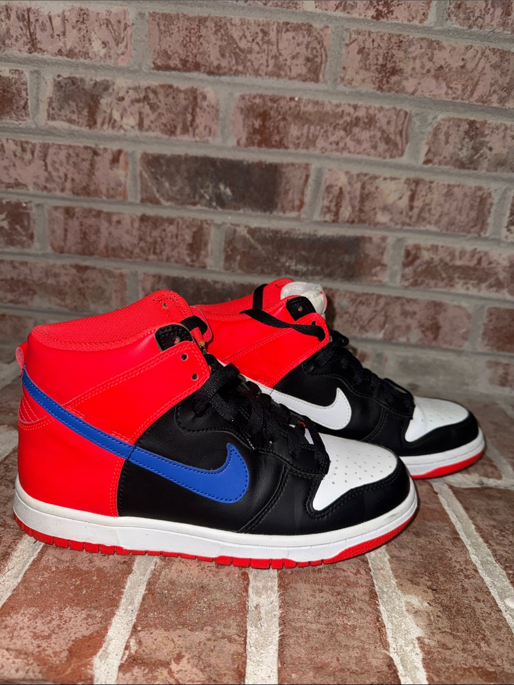Kids Nike Dunk High “Knicks”  Red, Black & Blue Sneaker size 5.5y